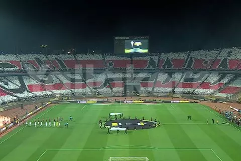  "أنا الزمالك".. تيفو الجماهير البيضاء في نهائي الكونفدرالية (فيديو)